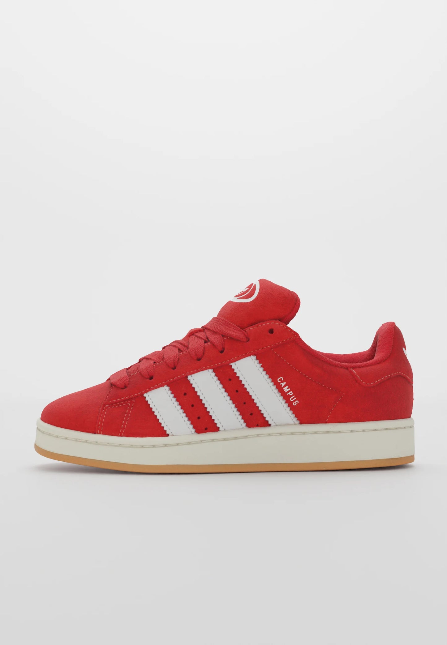 Adidas Campus 00's Better Scarlet Cloud White
Dette er de perfekte og unikke, Campus 00s som er perfekte til enhver lejlighed. De er et sikkert valg, hvis du vil skille dig ud fra mængden.
Perfekt valg for enhver Adidas elsker
set fra siden