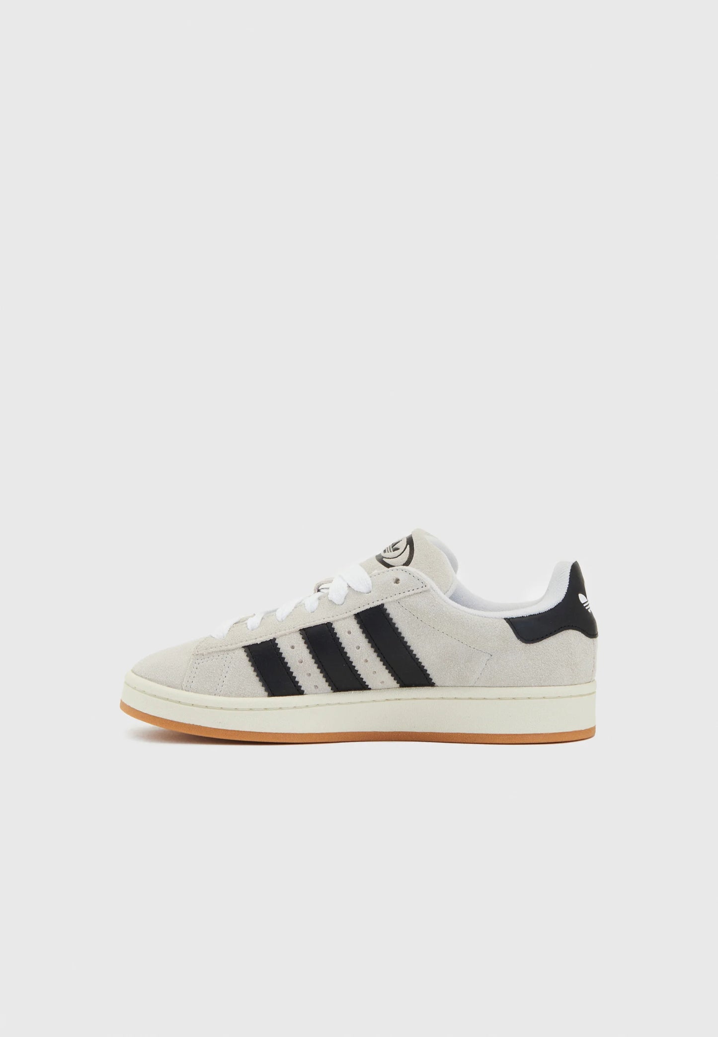 Adidas Campus 00's Crystal White Core Black
Dette er de perfekte og unikke, Campus 00s som er perfekte til enhver lejlighed. De er et sikkert valg, hvis du vil skille dig ud fra mængden.
Perfekt valg for enhver Adidas elsker
set fra inder siden