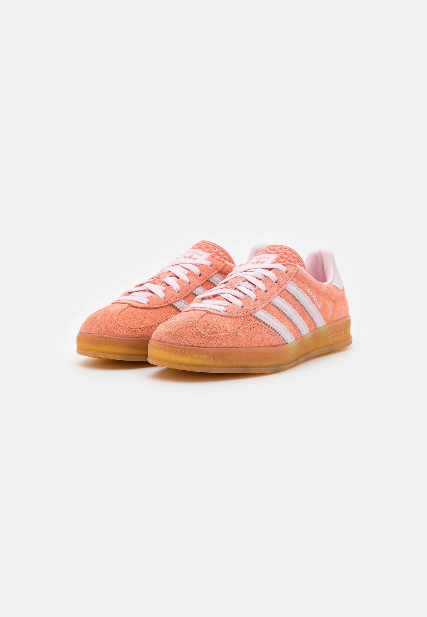 Adidas Gazelle Indoor Wonder clay
Er den perfekte Sneaker til både sport og streetwear. Den giver et frisk look når du går på gaden, denne stilet sneaker sørger for du bliver bemærket
Set fra siden