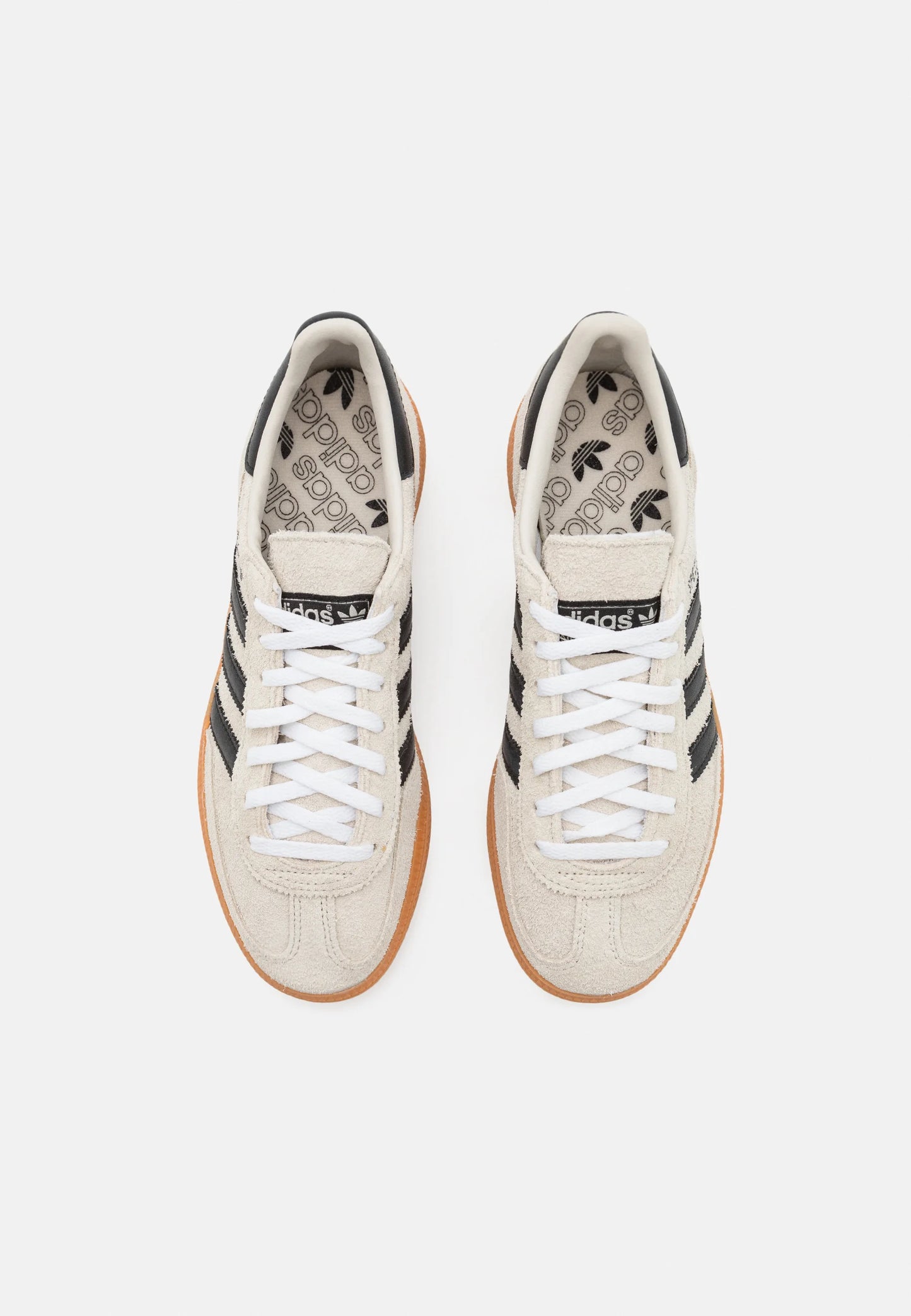 Adidas Handball Spezial Aluminium Core black
Shop dit næste par Handball Spezial. Disse Handball Spezial, er de perfekte sneaker til enhver lejlighed. Deres elegante design sikre dig en alsidig sneaker.
set fra toppen