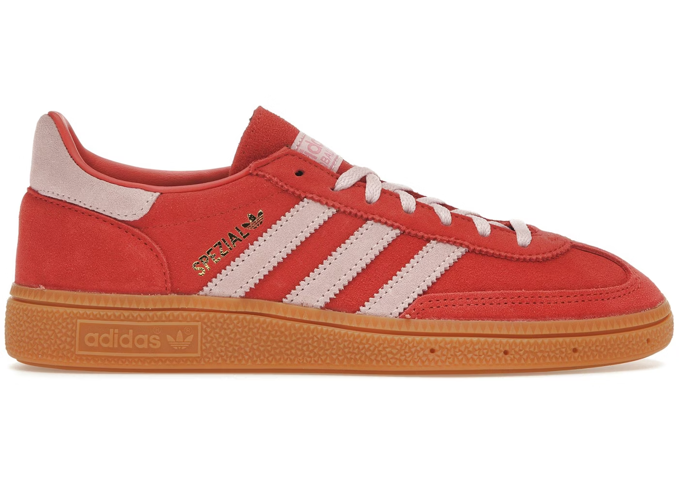Adidas Handball Spezial Bright red Clear Pink
Shop dit næste par Handball Spezial. Disse Handball Spezial, er de perfekte sneaker til enhver lejlighed. Deres elegante design sikre dig en alsidig sneaker.
Set fra siden