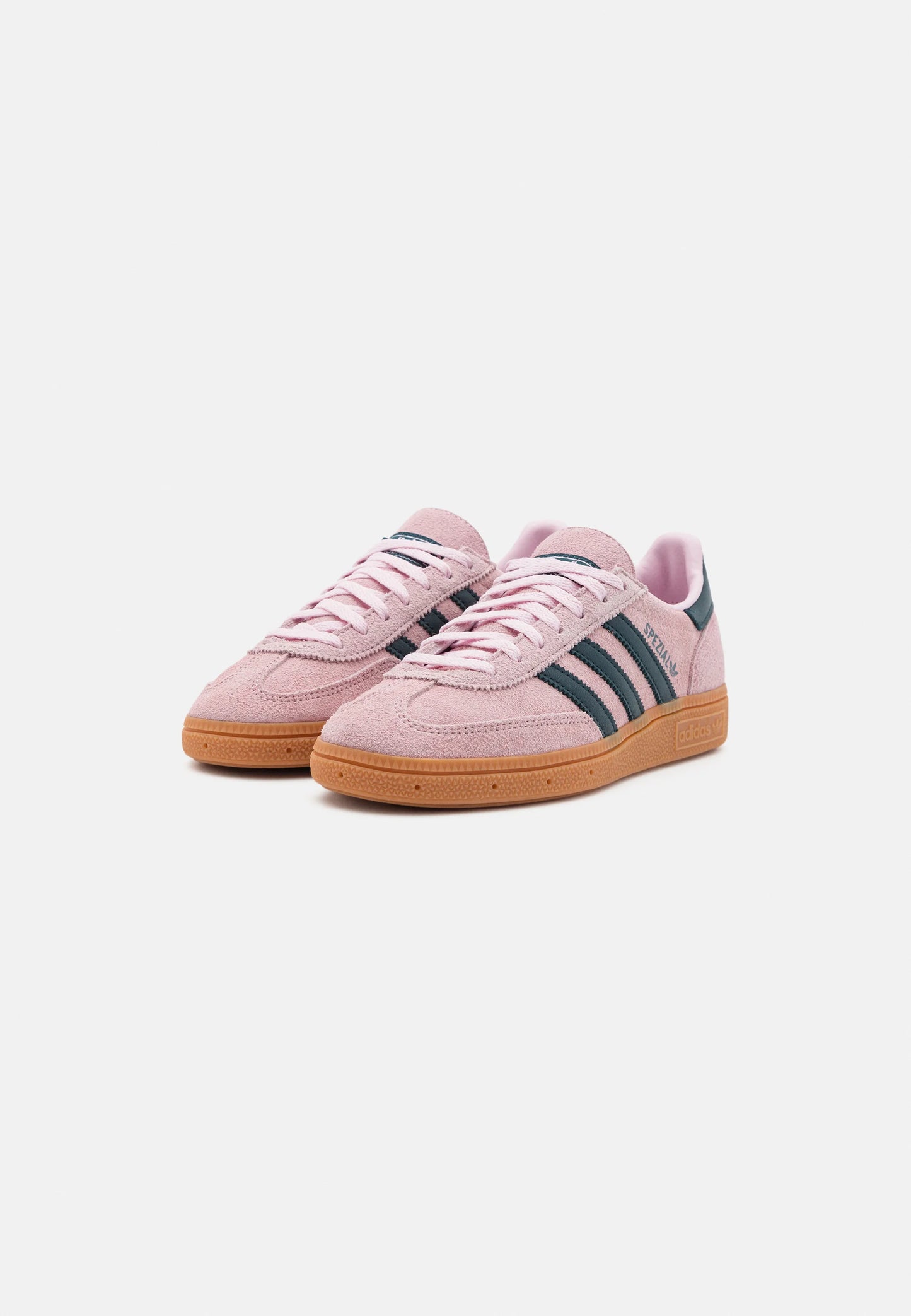 Adidas Handball Spezial Clear Pink
Shop dit næste par Handball Spezial. Disse Handball Spezial, er de perfekte sneaker til enhver lejlighed. Deres elegante design sikre dig en alsidig sneaker.
set fra siden begge sko