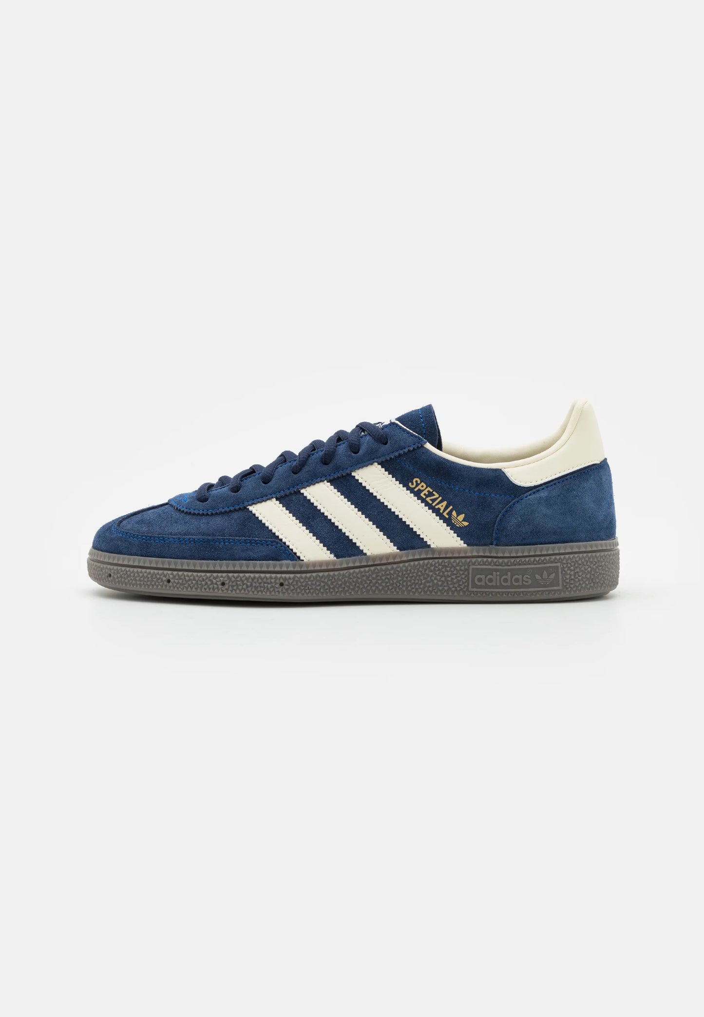 Adidas Handball Spezial Navy cream white
Shop dit næste par Handball Spezial. Disse Handball Spezial, er de perfekte sneaker til enhver lejlighed. Deres elegante design sikre dig en alsidig sneaker.
Set fra siden