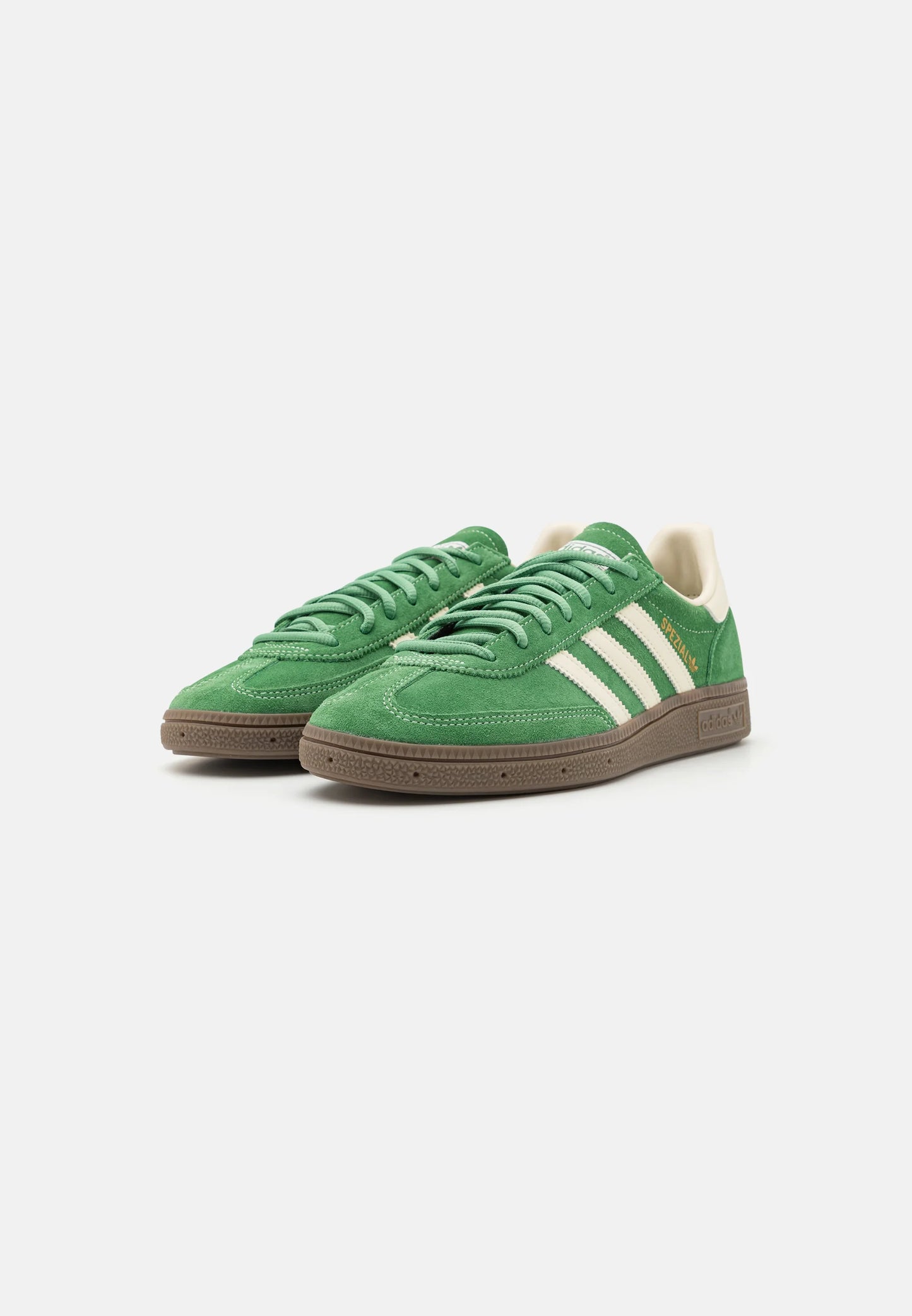 Adidas Handball Spezial Preloved Green
Shop dit næste par Handball Spezial. Disse Handball Spezial, er de perfekte sneaker til enhver lejlighed. Deres elegante design sikre dig en alsidig sneaker.
Side view both