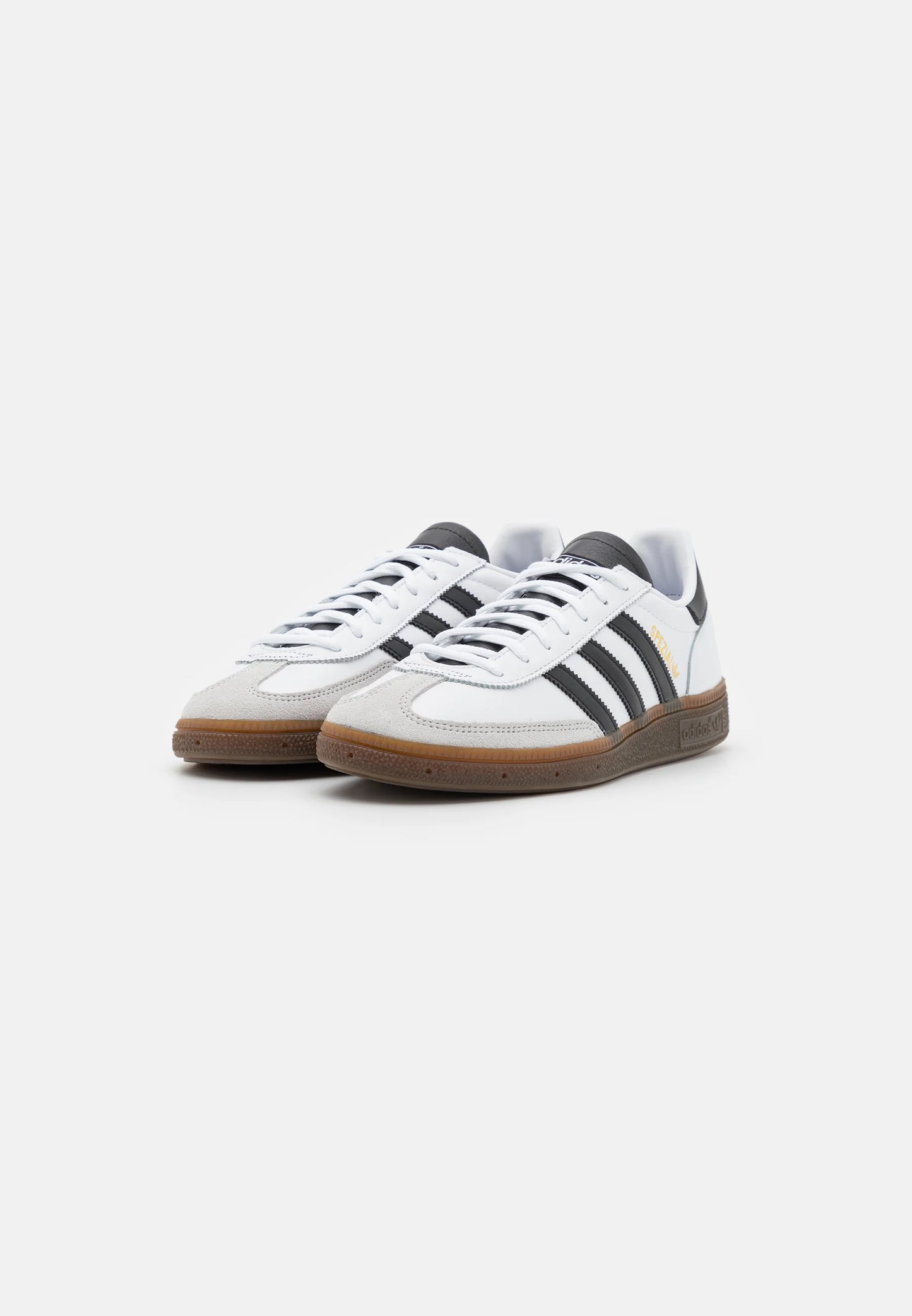 Adidas Handball Spezial White Black Gum
Shop dit næste par Handball Spezial. Disse Handball Spezial, er de perfekte sneaker til enhver lejlighed. Deres elegante design sikre dig en alsidig sneaker.
set fra siden begge