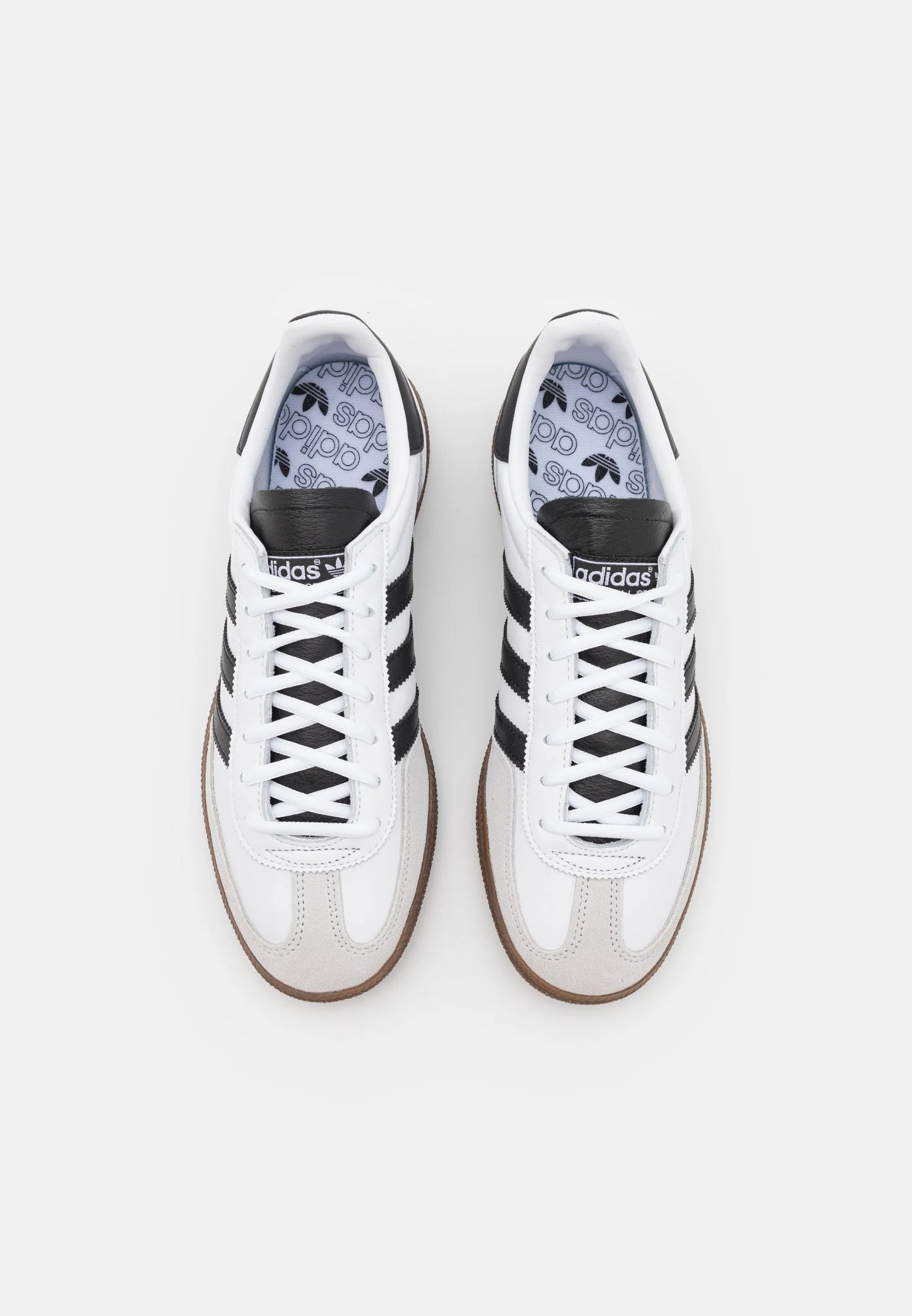 Adidas Handball Spezial White Black Gum
Shop dit næste par Handball Spezial. Disse Handball Spezial, er de perfekte sneaker til enhver lejlighed. Deres elegante design sikre dig en alsidig sneaker.
set fra toppen