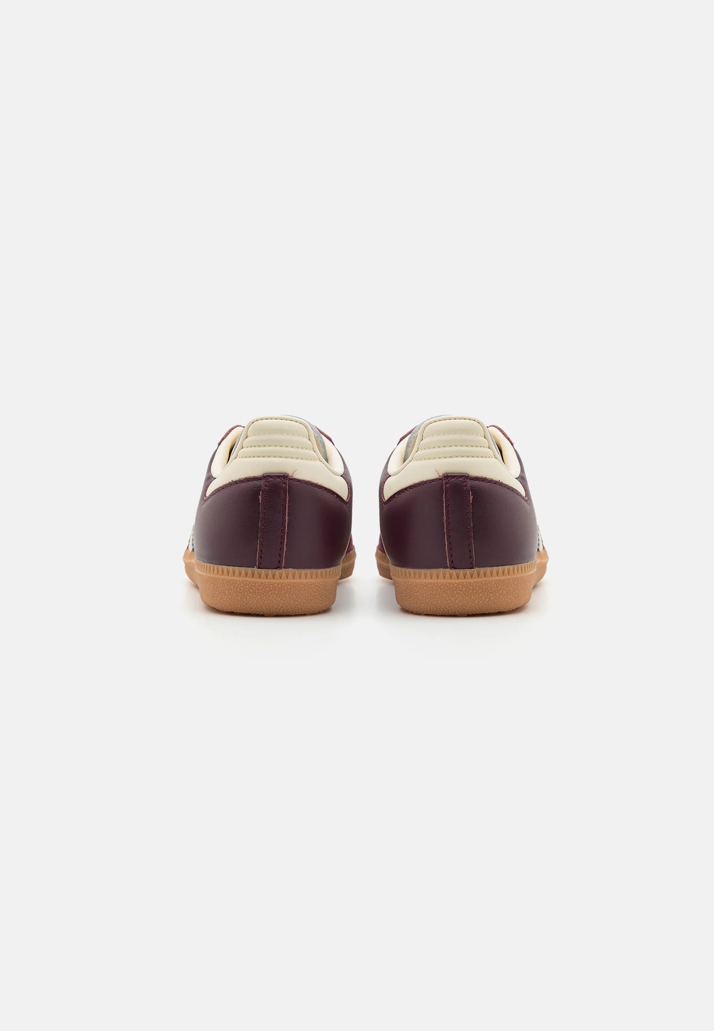Adidas Samba og Maroon Gold.
Den perfekte sneaker fra Adidas, i sin lækre farve er den garanteret til at få dig til at skille sig ud. Køb denne Samba model allerede idag.
set bagfra