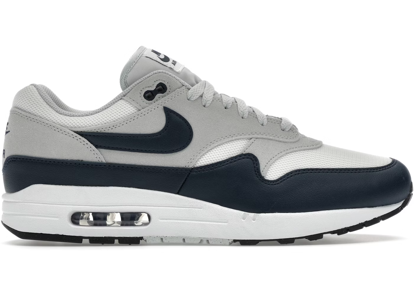 Nike Air Max 1 light army
De perfekte Air max 1 fra Nike af. Disse sneakers går godt til de fleste outfits. De er sikrede at få dig til at skille dig ud. Perfekte Sneakers til enhver lejlighed.
set fra siden