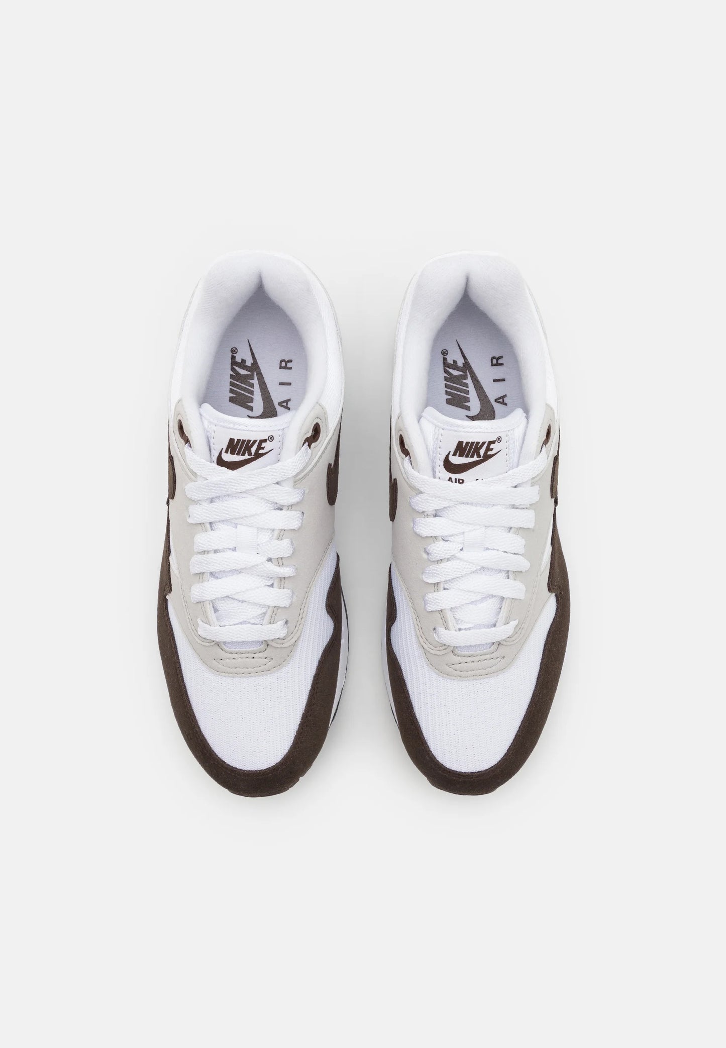 Nike_Air_Max_1_Baroque Brown
De perfekte Air max 1 fra Nike af. Disse sneakers går godt til de fleste outfits. De er sikrede at få dig til at skille dig ud. Perfekte Sneakers til enhver lejlighed
set fra toppen
