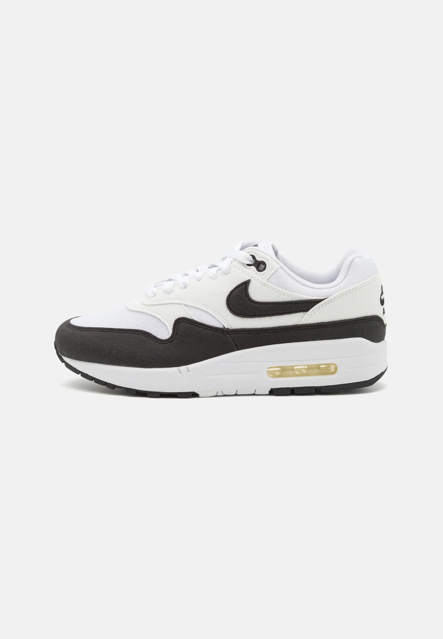 Nike Air Max 1 Black white neutral grey De perfekte Air max 1 fra Nike af. Disse sneakers går godt til de fleste outfits. De er sikrede at få dig til at skille dig ud. Perfekte Sneakers til enhver
Set fra fronten