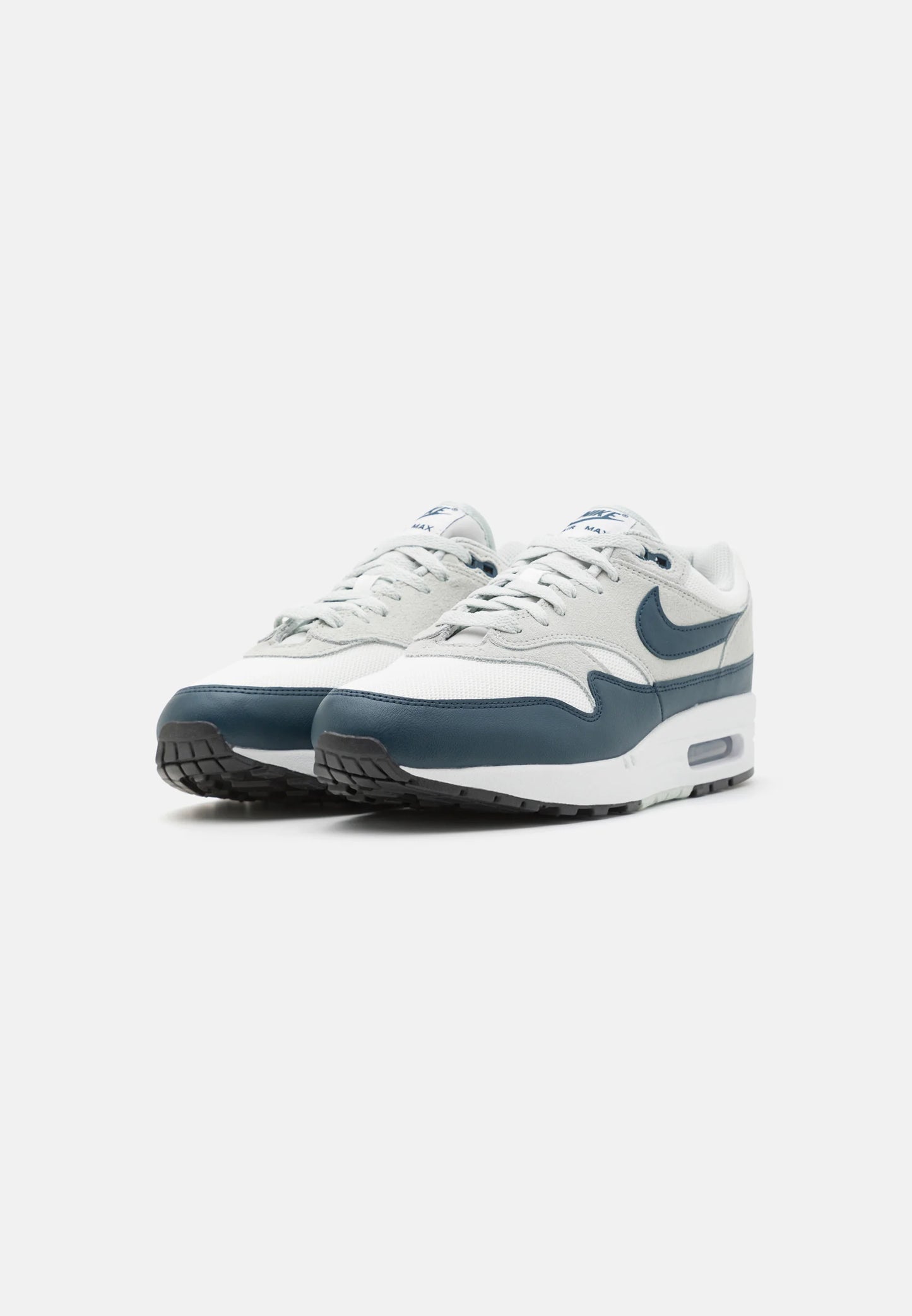 Nike Air Max 1 light army
De perfekte Air max 1 fra Nike af. Disse sneakers går godt til de fleste outfits. De er sikrede at få dig til at skille dig ud. Perfekte Sneakers til enhver lejlighed.set fra fronten