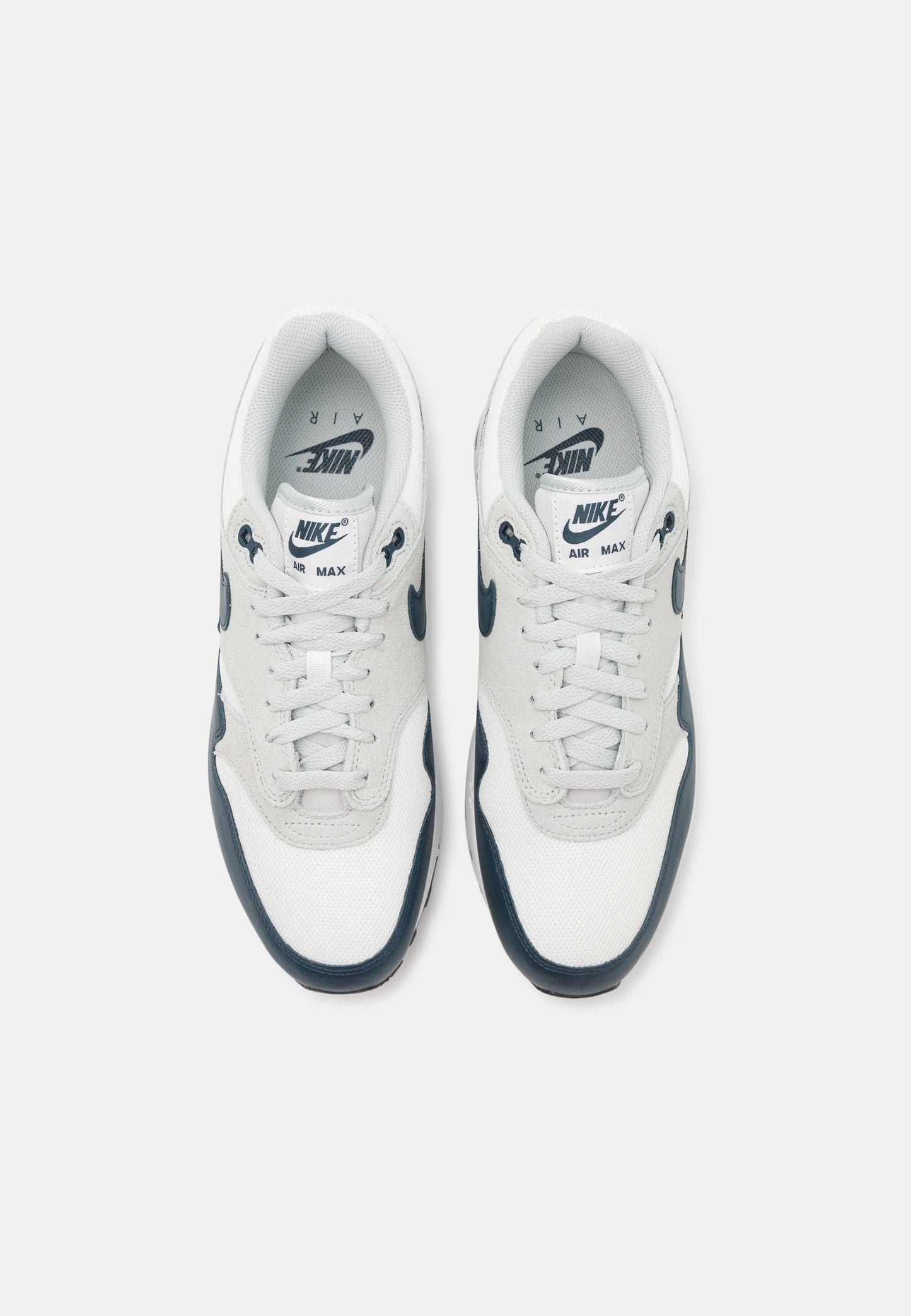 Nike Air Max 1 light army
De perfekte Air max 1 fra Nike af. Disse sneakers går godt til de fleste outfits. De er sikrede at få dig til at skille dig ud. Perfekte Sneakers til enhver
set fra toppen