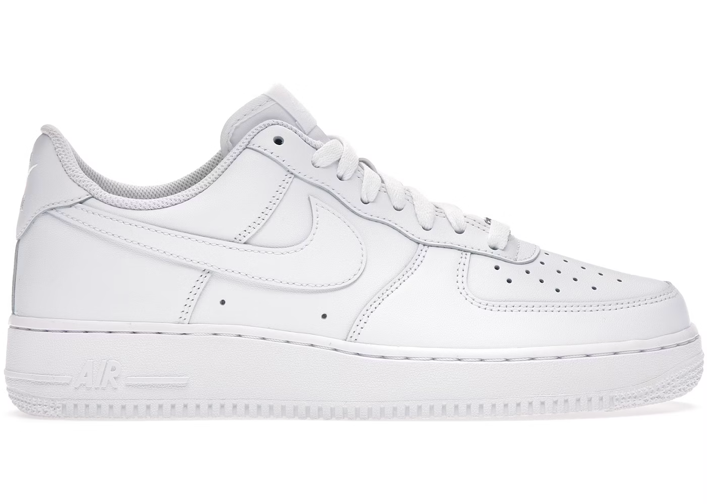 Nike Air force 1
En tidsløs klassiker. Sneakeren alle kender. Denne sneaker med sin bløde gummi sål er det perfekte valg til en hver Nike elsker.