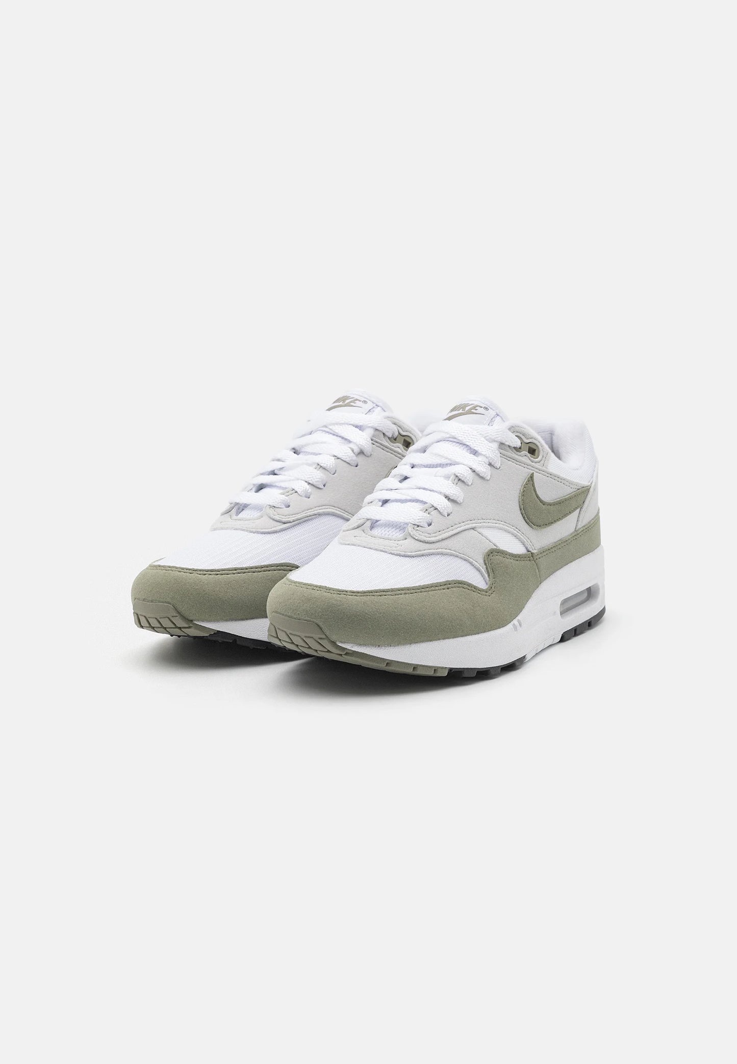 Nike Air max 1 light army green
De perfekte Air max 1 fra Nike af. Disse sneakers går godt til de fleste outfits. De er sikrede at få dig til at skille dig ud. Perfekte Sneakers til enhver lejlighed
set fra siden