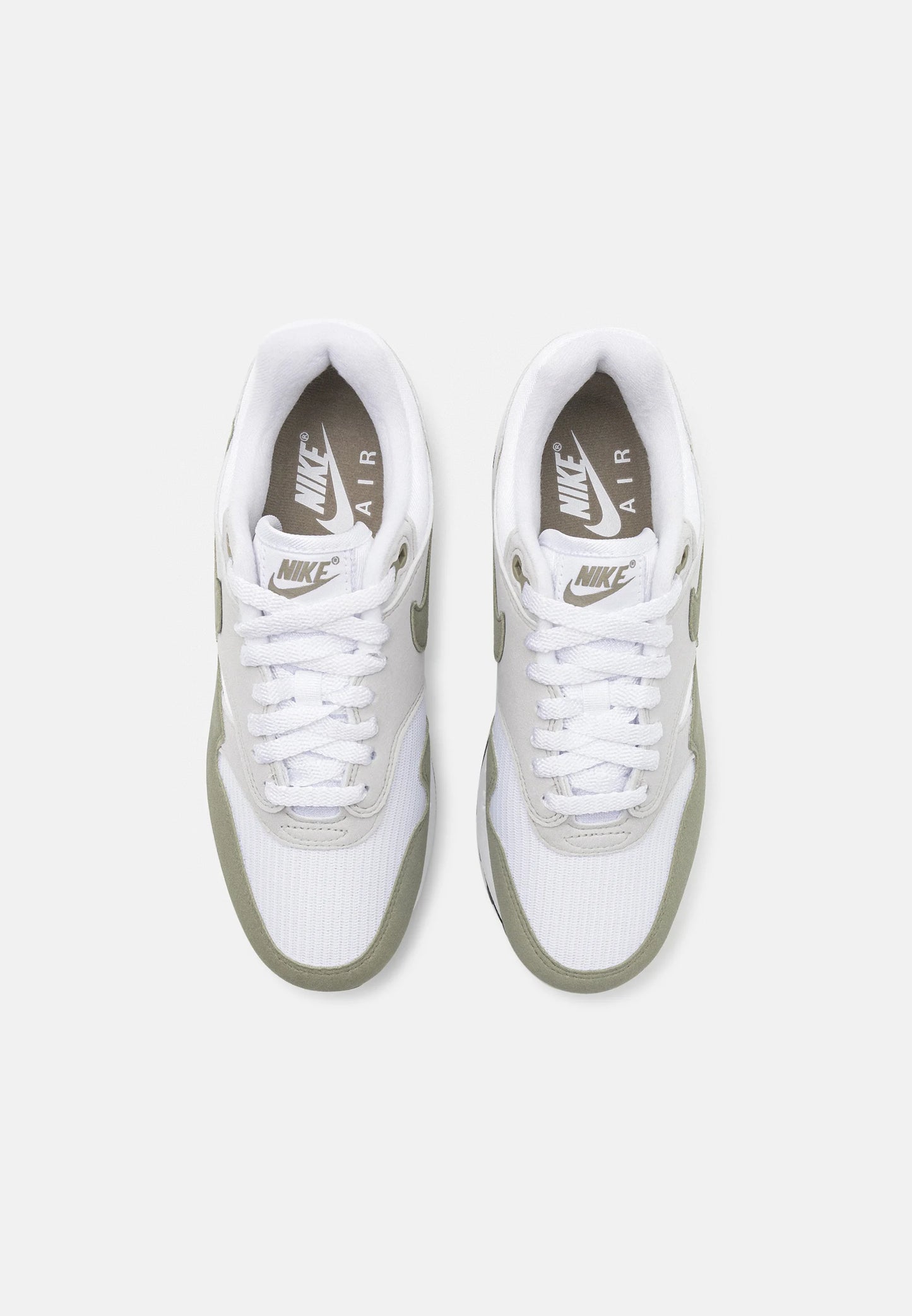 Nike Air max 1 light army green
De perfekte Air max 1 fra Nike af. Disse sneakers går godt til de fleste outfits. De er sikrede at få dig til at skille dig ud. Perfekte Sneakers til enhver lejlighed
set fra siden