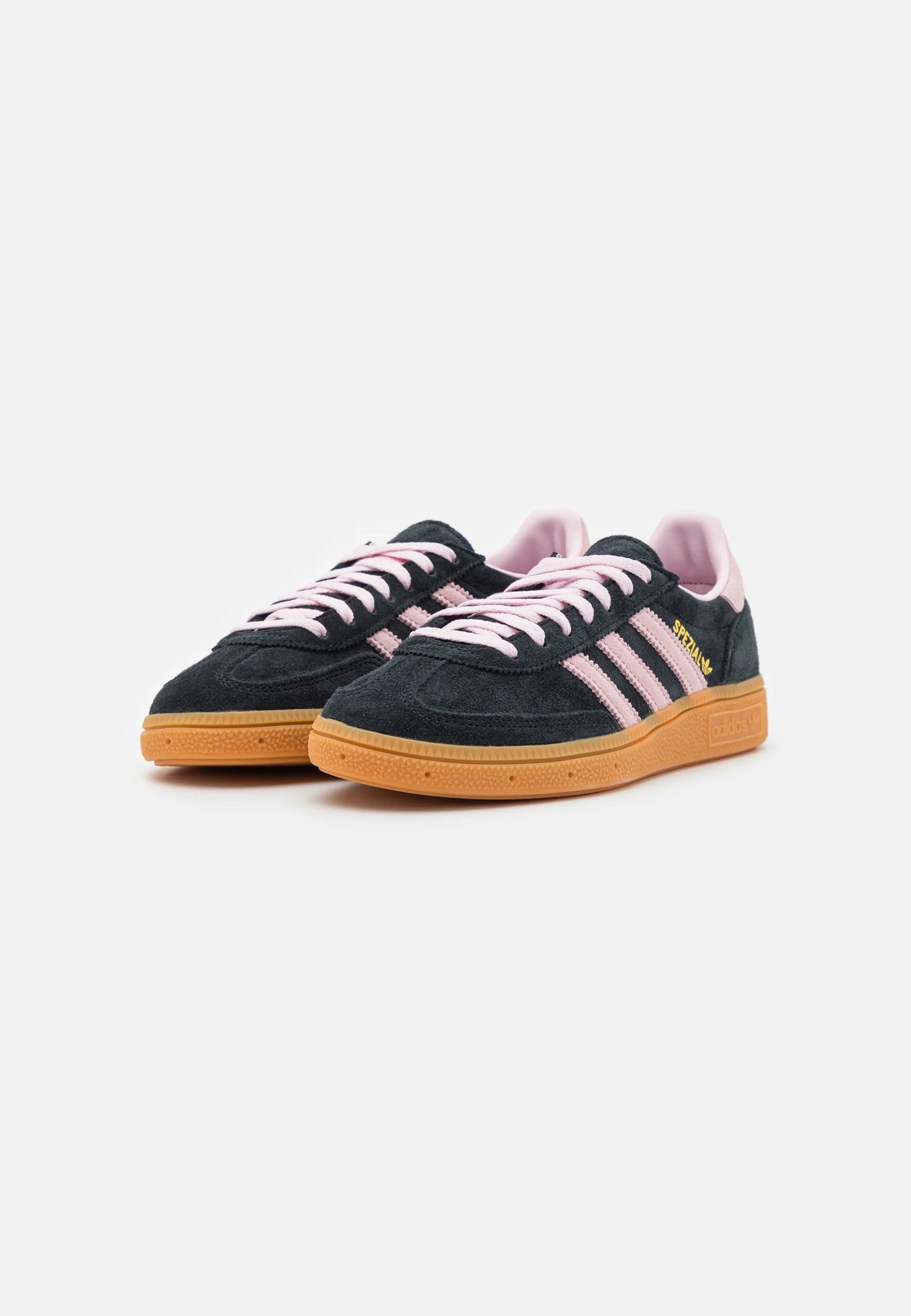 Adidas Handball Spezial Core black clear pink
Shop dit næste par Handball Spezial. Disse Handball Spezial, er de perfekte sneaker til enhver lejlighed. Deres elegante design sikre dig en alsidig sneaker. 
Set fra siden
