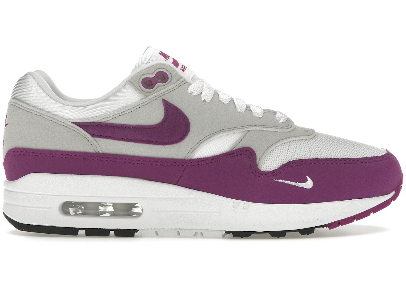 Nike Air Max 1 '87 Bold Berry wmns
Den pæneste og mest stilede forårs sneaker. Denne sneaker er både prisvenlig og yderst stilet. Med sit neutrale colorway går denne sko godt til de fleste outfits.
køb dem lige her hos midtjysk resell
set fra siden